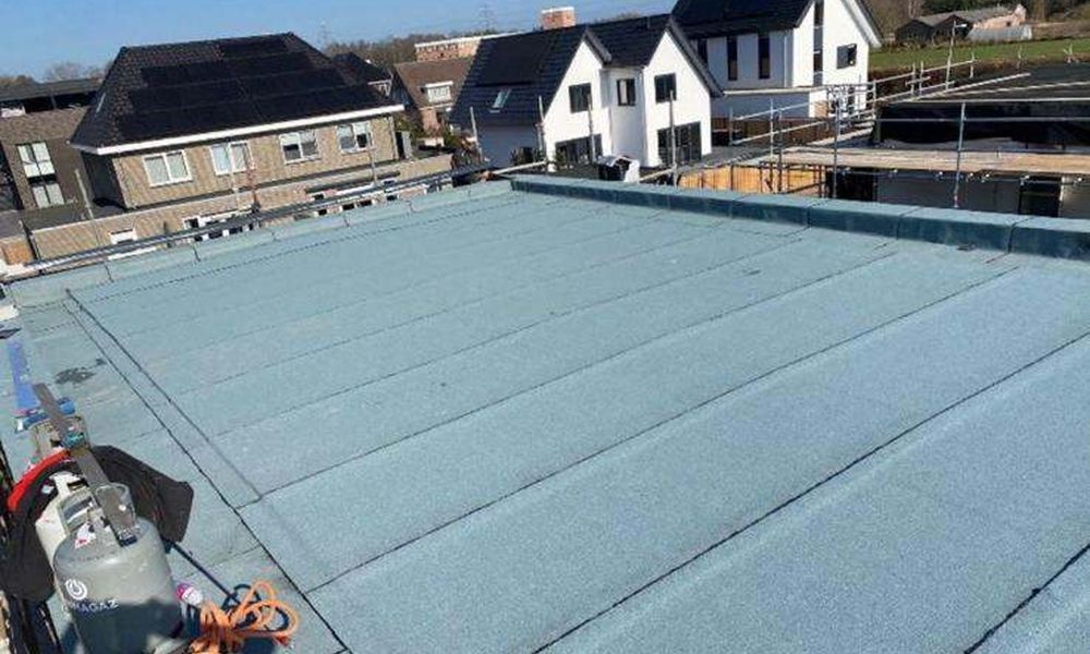 Nieuwe laag bitumen in Bergeijk